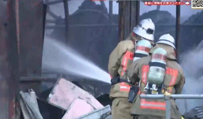 【速報】「炎が見え黒煙も」広島市東区で建物火災　消防車１４台出動　消火活動中｜FNNプライムオンライン