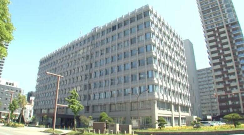 【あわや】保線作業員が”ゴミ取り除こう”と線路に立ち入り…約80m手間で貨物車両が緊急停止＿北海道運輸局が「原因究明と再発防止」をJR貨物に指示＿無線での連絡うまくいかず＿北海道函館市｜FNNプライムオンライン