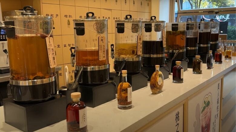 【中国】景気停滞で漢方？若者を中心に漢方食品が大人気！惹きつける魅力とは　上海支局新特派員リポート｜FNNプライムオンライン