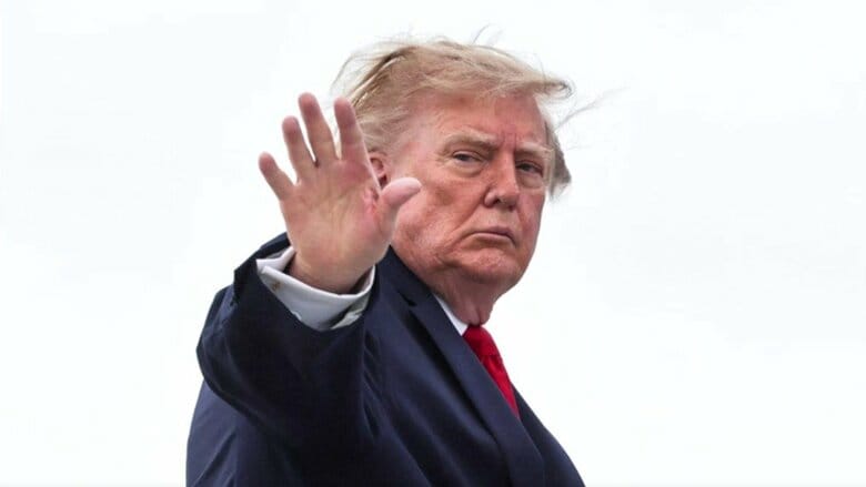 トランプ大統領の支持率31％で在任中最低　中間選挙の投票意向は民主党が12ポイントリード　「世論調査は偽物」と反発｜FNNプライムオンライン