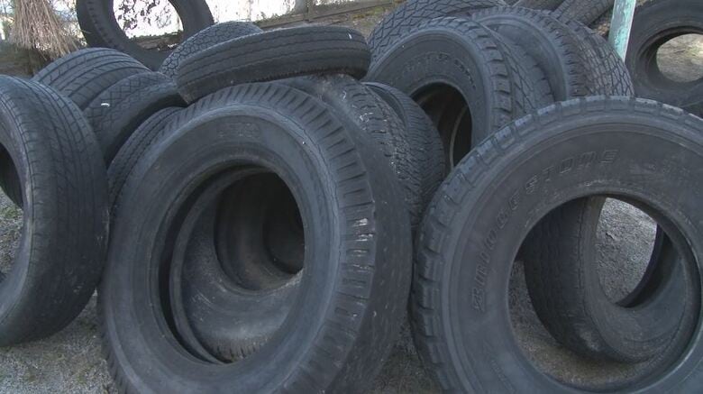 学校関係者が勝手に…タイヤ32本をグラウンドに　「不法投棄ではなかった」中学校の部活動で使用　“一時保管”を市や教育委員会に伝えず　長野・諏訪市｜FNNプライムオンライン