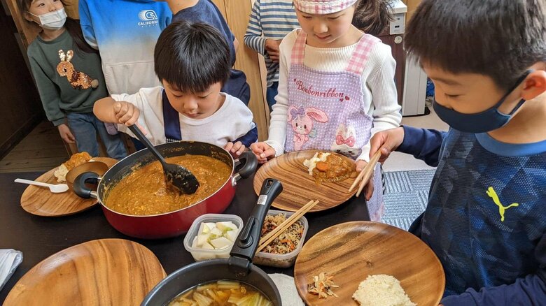 ランチの支度も子どもたちが行う