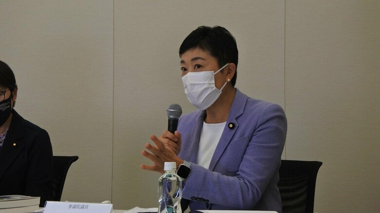 立憲民主・辻元氏「政治家は男で、妻は内助の功で子育てしながら地元回りするというモデルができている」