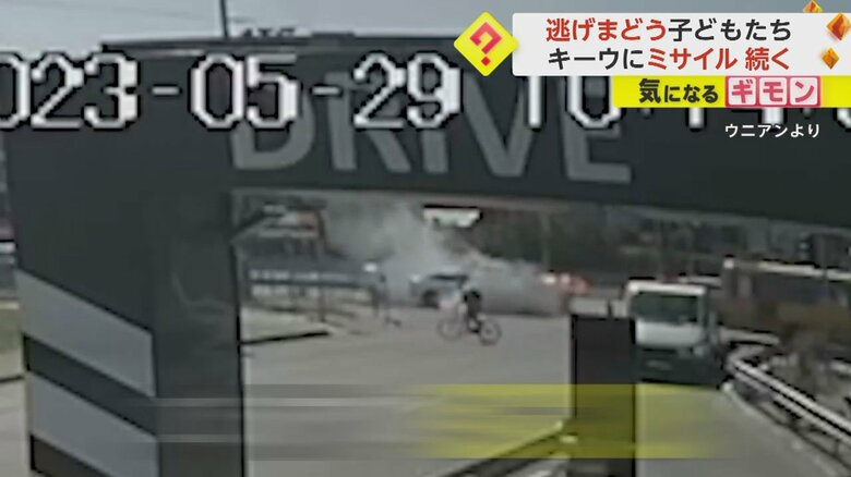 ロシアのミサイルが交通量の多い道路に着弾する瞬間⑦