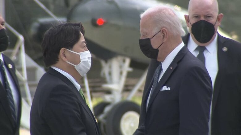 林外相と挨拶するバイデン大統領