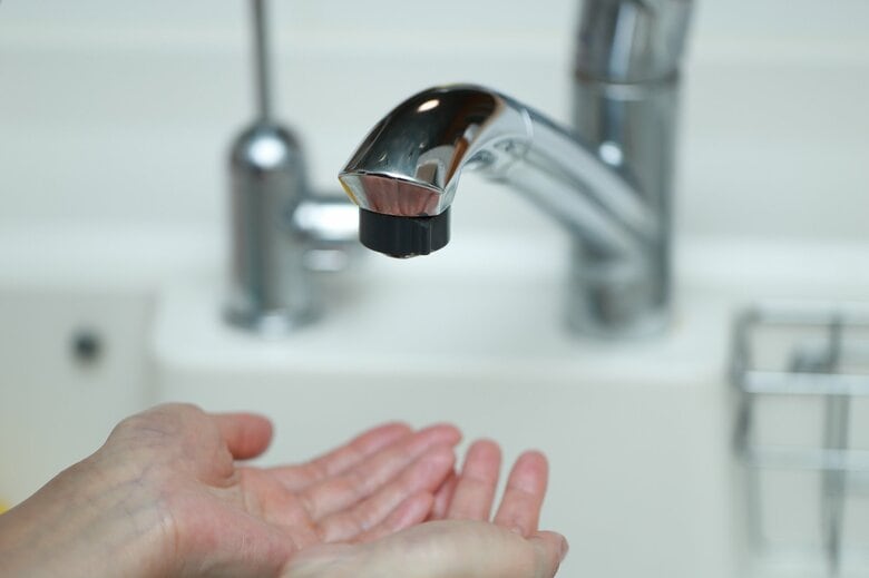 年間2万件を超える漏水や破損事故が起きている（画像：イメージ）