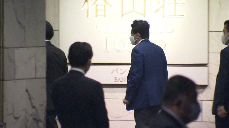 菅政権支える方針で一致 安倍前首相ら保守派会合