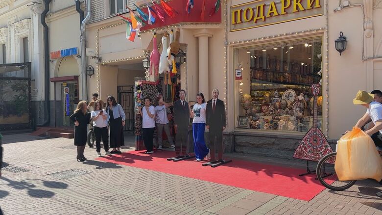 ’中露首脳’と写真を撮る人の姿も