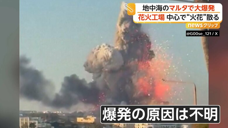 爆発による煙は空高く噴き上った