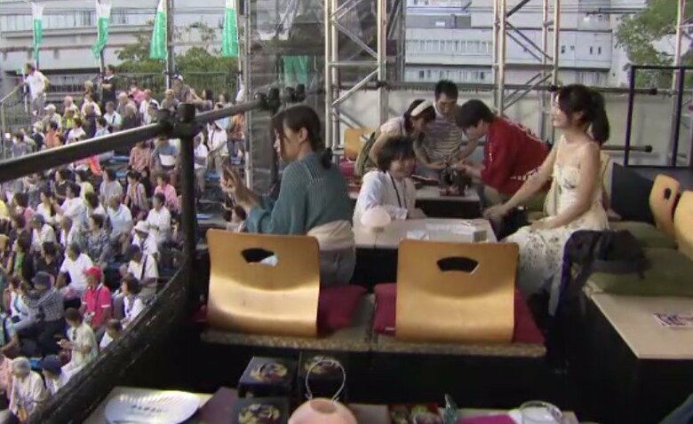 1人20万円の「プレミアム桟敷席」