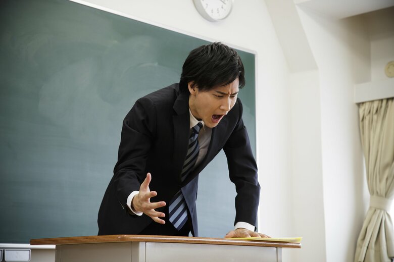 今は「うるさいぞ」と一喝は通用しない（画像：イメージ）
