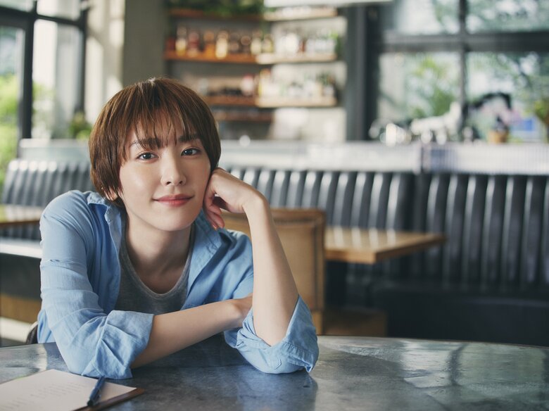 みずみずしく透明感のある女性「サラ」