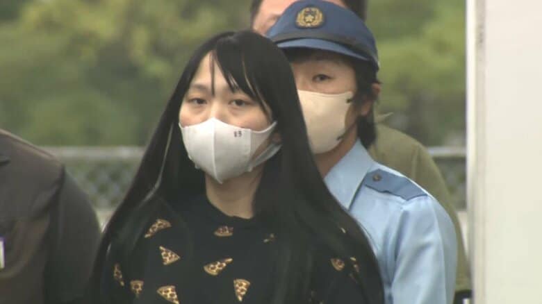 妻の真衣容疑者（25）