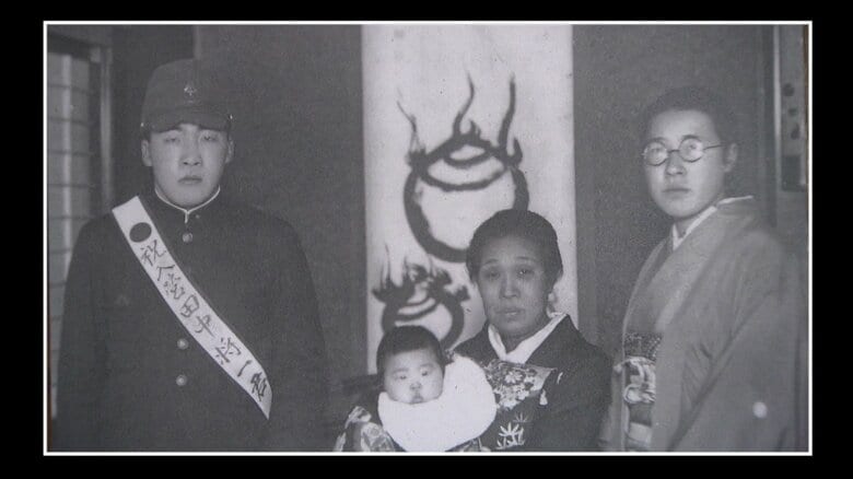 戦死した父・田中将一さん（左）