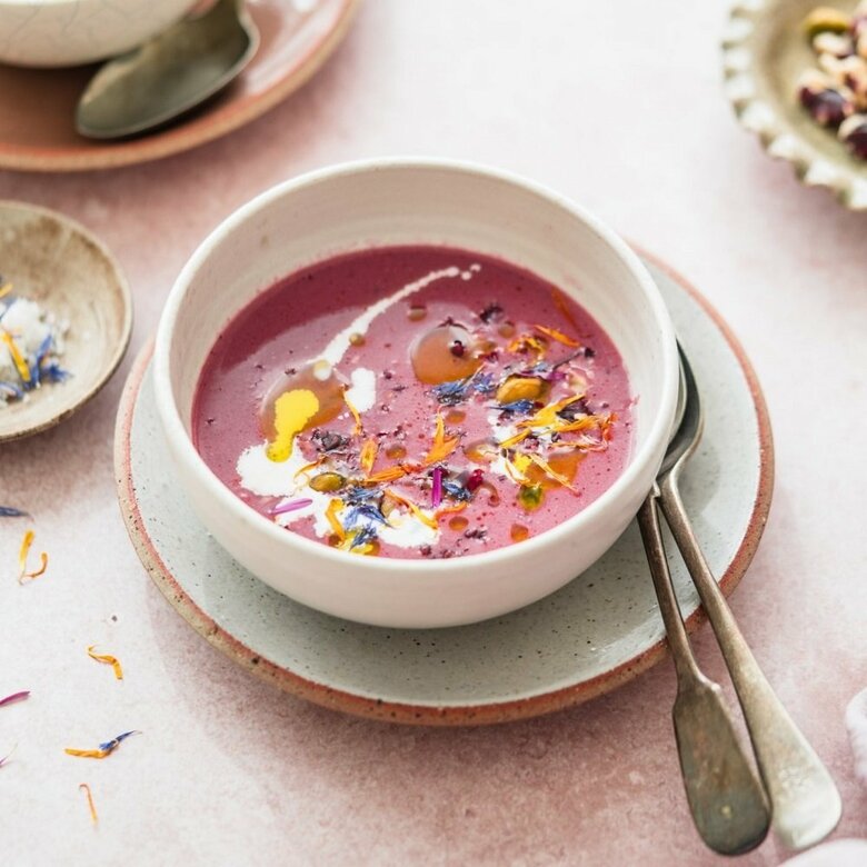 大和ルージュの赤いコーンポタージュスープ（提供：株式会社大和農園）