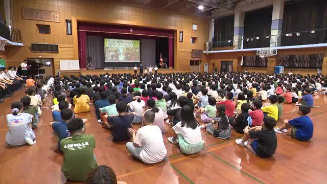 大雨で延期の始業式、富山市などで実施　校長がクイズ形式で防災を「用水があふれたら水位はどれくらい？」
