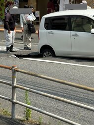 北九州市で県道が陥没 車の後輪が穴にはまり一時立ち往生 武内市長が現場視察「復旧を急ぐよう指示」 福岡