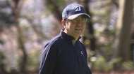 「突然」の消費税質問と「突如」のゴルフ 安倍首相の胸中は?