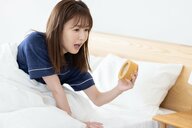 二度寝すると課金!? “絶対に寝坊できない”アプリが登場…100ｍ離れないと解除不可　実際に試してみた