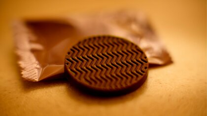 口に入れると「香りが爆発」？焙煎豆を粉砕して作った“食べる”コーヒーをUCCが開発…食感やお勧めの味わい方を聞いた