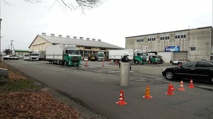 卸売市場敷地内の倉庫に体長1.2mのクマ侵入　捕獲に至らず警戒続く　秋田市