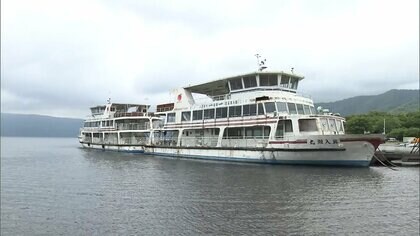 まるで“船の墓場”…横倒しになった船も放置に地元住民「もう何十年も…みっともない」県が撤去指導26回も解決めど立たず　青森・十和田湖