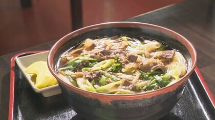 道の駅に山菜ずらり　限定コラボ「馬肉そば」も　多くの客でにぎわう　長野市信州新町　