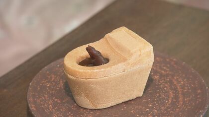 構想15年ついに出る…便器型もなか「トイレの最中(さいちゅう)」はこうして生まれた「代わりにあんこを」