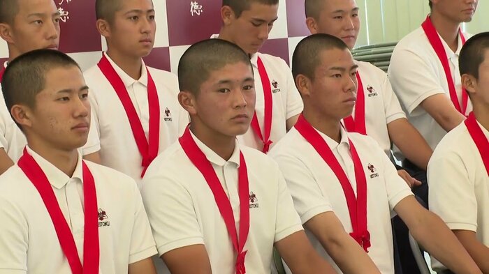 明徳義塾の選手たち