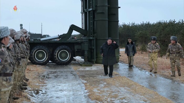 北朝鮮メディア（12/25）が報じた「開発中の新型高空中長距離対空ミサイル」