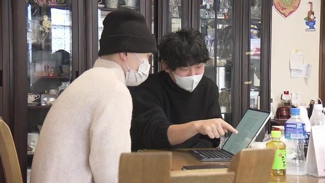 議会での質問に向け、治療の合間に打ち合わせを重ねる