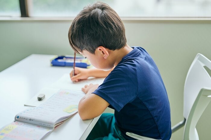 学校と違う役割を担えるのが学童保育(画像:イメージ)
