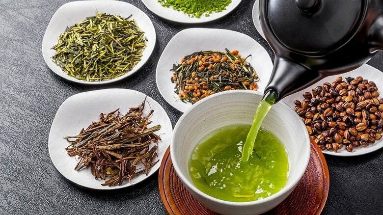 日本茶が「好き」な人が8割を占める 60代は「茶葉から淹れる」人が4割