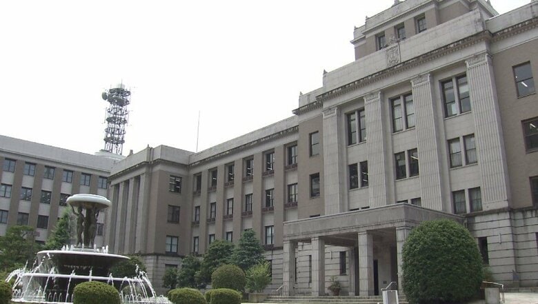 女性トイレに侵入して盗撮しようとした小学校の男性教師など3人を懲戒免職　滋賀県教育委員会｜FNNプライムオンライン