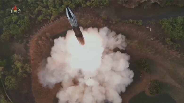 北朝鮮「火星18型」固体燃料式ICBMの発射映像公開…金正恩氏が夫人や娘同伴で視察する姿も｜FNNプライムオンライン