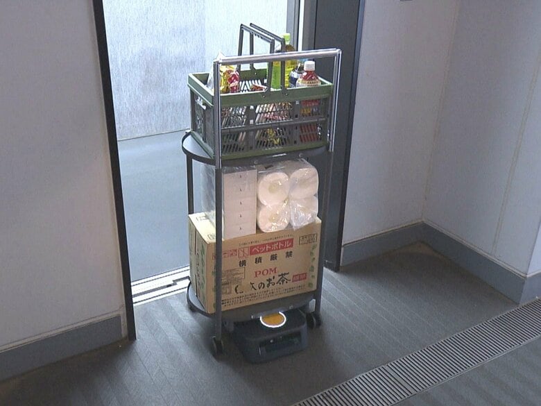 ロボットが自らエレベーターへ…マンションで1階の荷物を部屋まで運ぶシステムの実証実験 物流業界の負荷低減も目指す｜FNNプライムオンライン