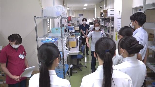 話を聞く高校生も、話をする医療従事者も真剣そのもの。この時間が将来につながる