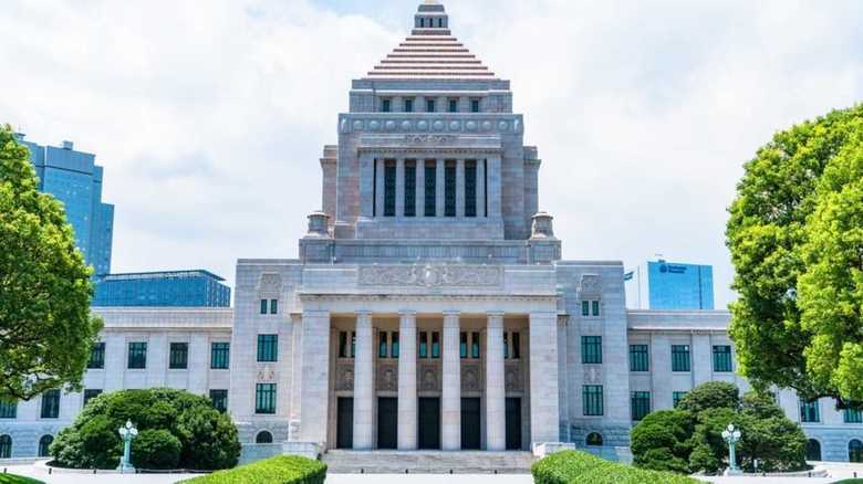 安全運転か横転か “働き方改革”号 4つのタイヤのバランスは?