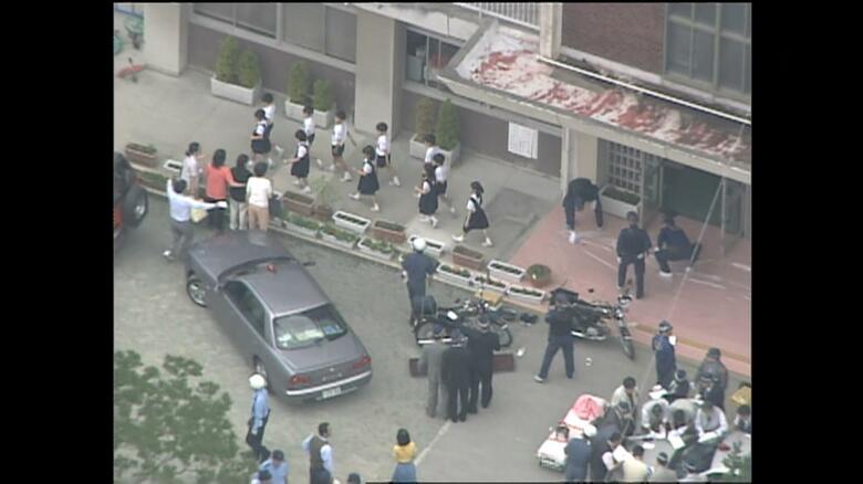 事件発生時、子どもたちへ危険を知らせることや避難の呼びかけなどが行われず（2001年6月8日）