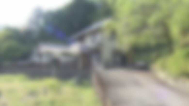 現場の民家
