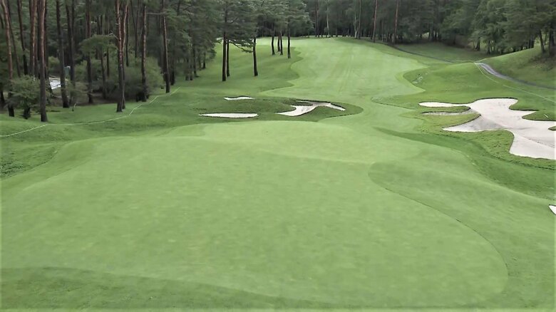 2段グリーンとなった12番ホール