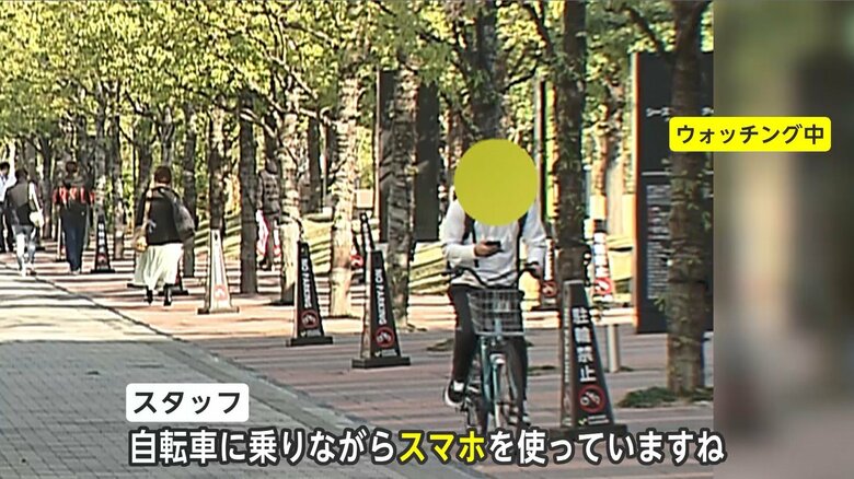 車道通行を促すナビマークのある道路沿いだが、歩道を走行