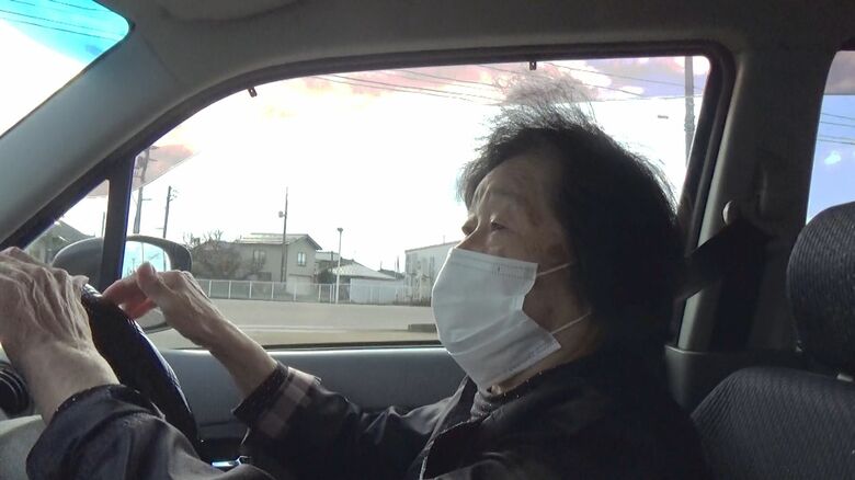 自宅に向かう高野さん