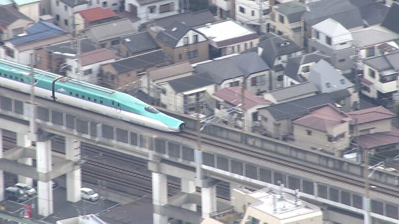 JR大宮駅に向けて連結せずに移動する「はやぶさ」
