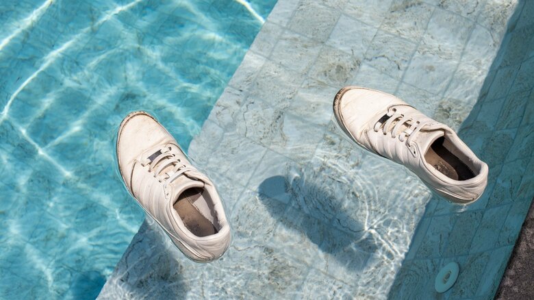 靴は浮力があるという（画像はイメージ）