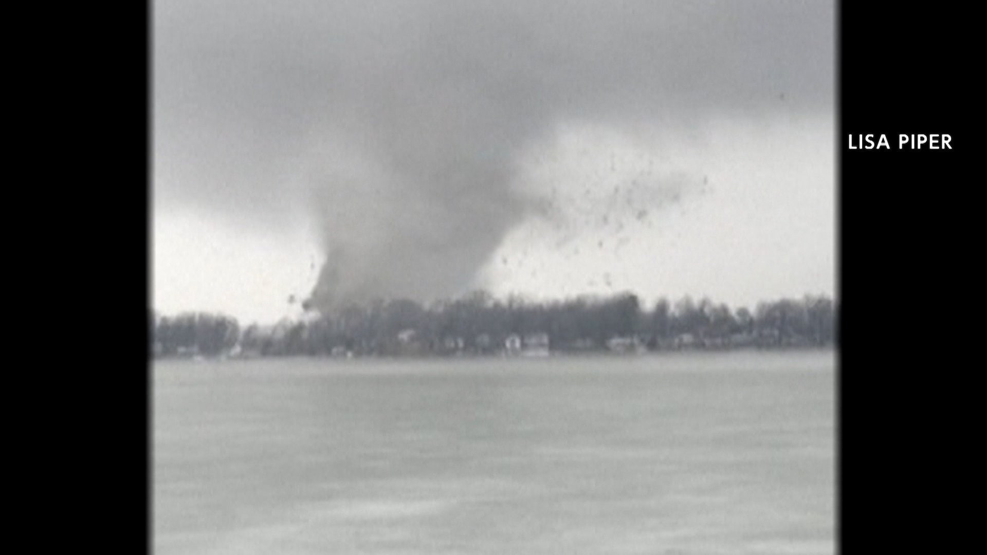 【映像】「まるで電車が家の中を･･･」アメリカ各地で“巨大竜巻”発生、暗闇に激しく光る空　ミシガン州などで8人死亡