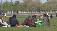 “外出禁止”フランス全土に拡大 3度目措置も多くの人出
