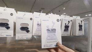 手軽で便利「スリコ家電」激売れハンディスチーマーや大人気ワイヤレスイヤホンも