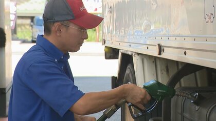 “越県給油”が増加! ガソリン平均価格全国1位の長野から1Lあたり約10円安い新潟へ 多い日には50台も