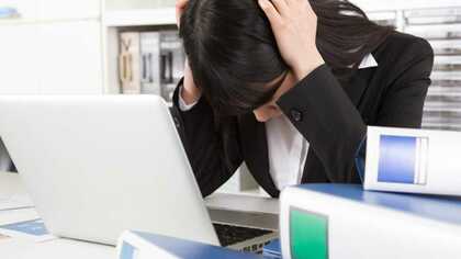 うつ病なのによく食べ、よく眠る。  若い女性に急増の「非定型うつ」とは？